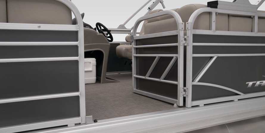 Sun Tracker Party Barge 20 DLX