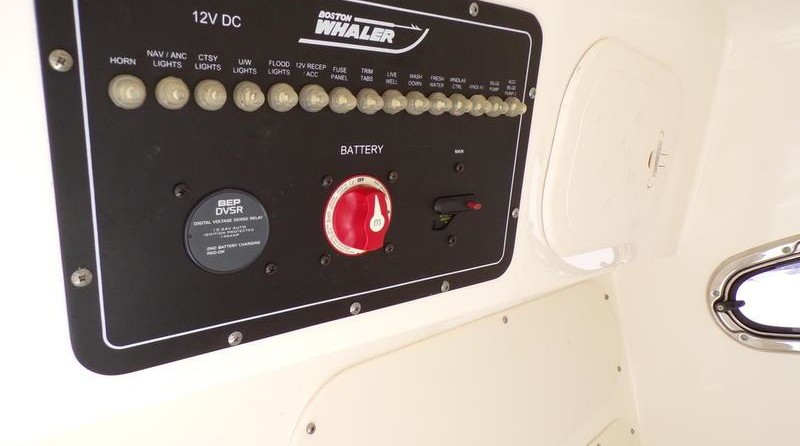 Boston Whaler 270 Dauntless