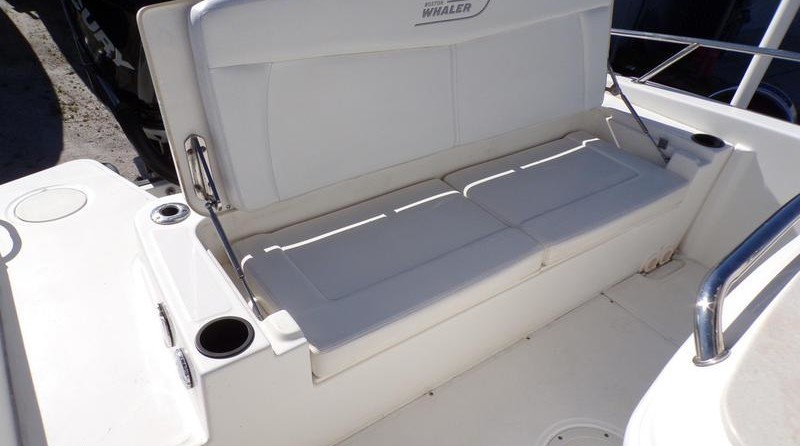 Boston Whaler 270 Dauntless