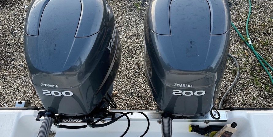 Century 2900 center console