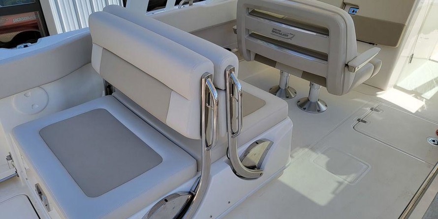 Boston Whaler 320 Vantage