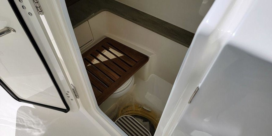 Boston Whaler 320 Vantage