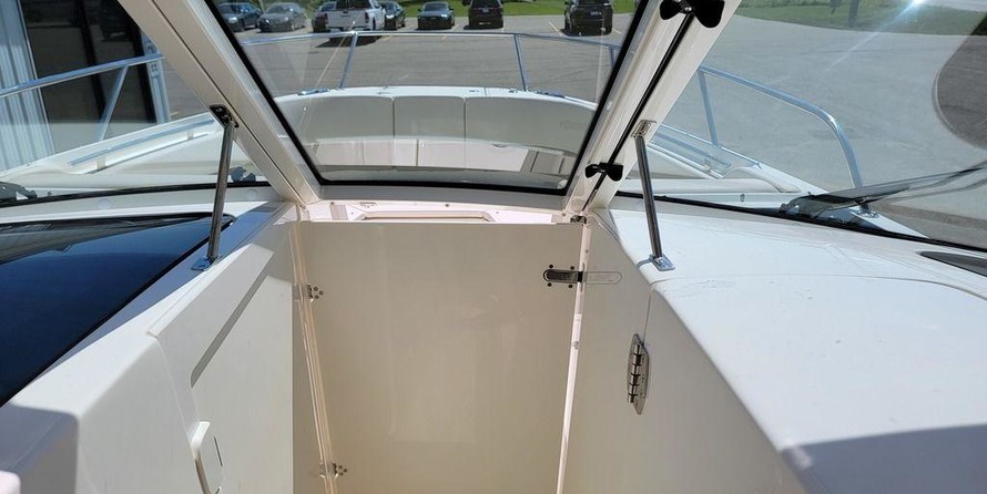 Boston Whaler 320 Vantage