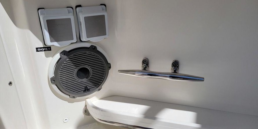 Boston Whaler 320 Vantage