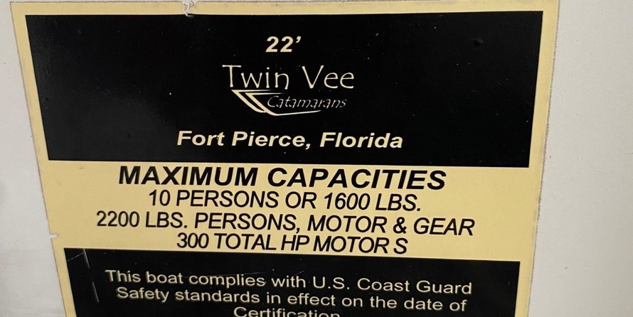 Twin vee 26 family fisherman