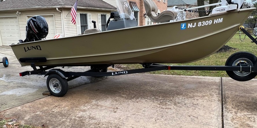 Lund Boats SSV 16