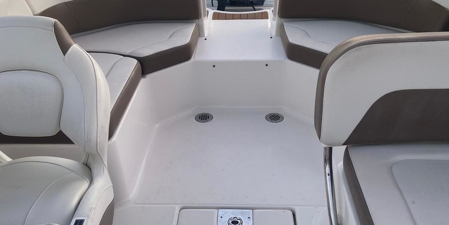 Chaparral 230 SunCoast