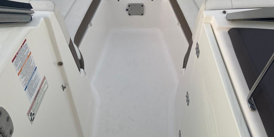 Chaparral 230 SunCoast