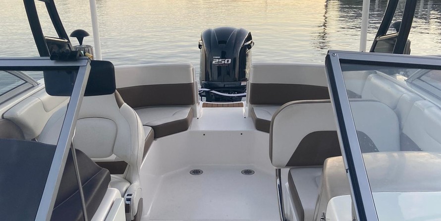 Chaparral 230 SunCoast