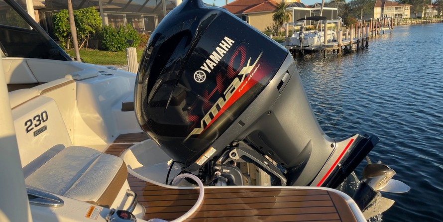 Chaparral 230 SunCoast