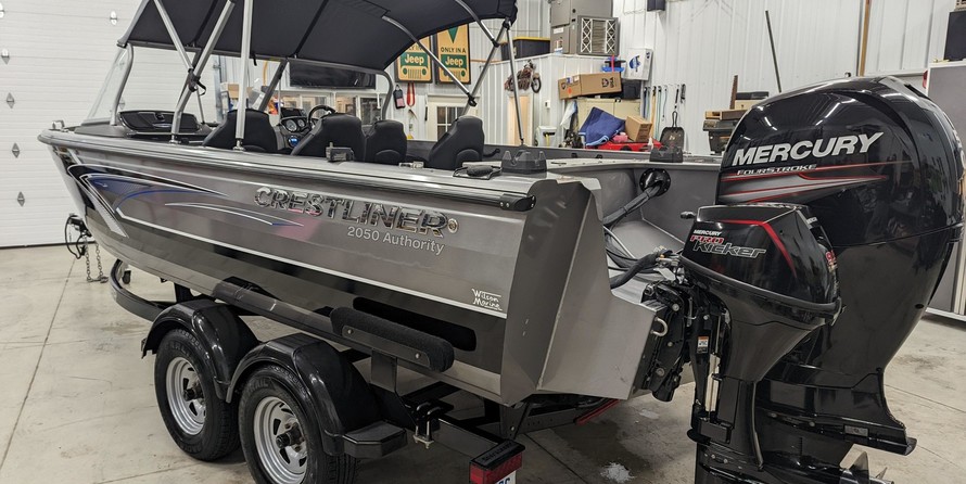 Crestliner 2050 Authority