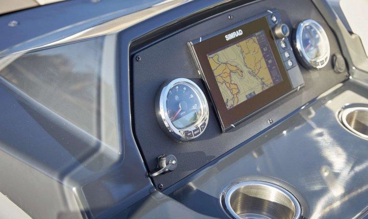 Quicksilver Activ 675 Sundeck