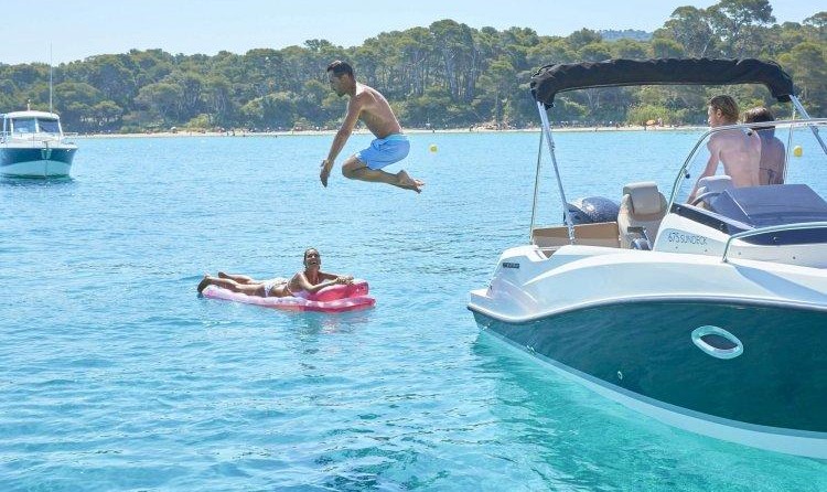 Quicksilver Activ 675 Sundeck