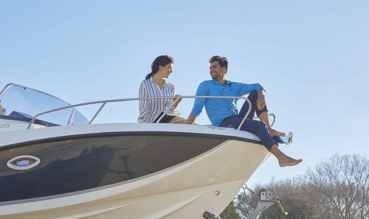 Quicksilver Activ 675 Sundeck