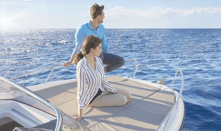 Quicksilver Activ 675 Sundeck