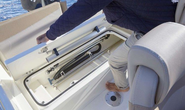 Quicksilver Activ 675 Sundeck