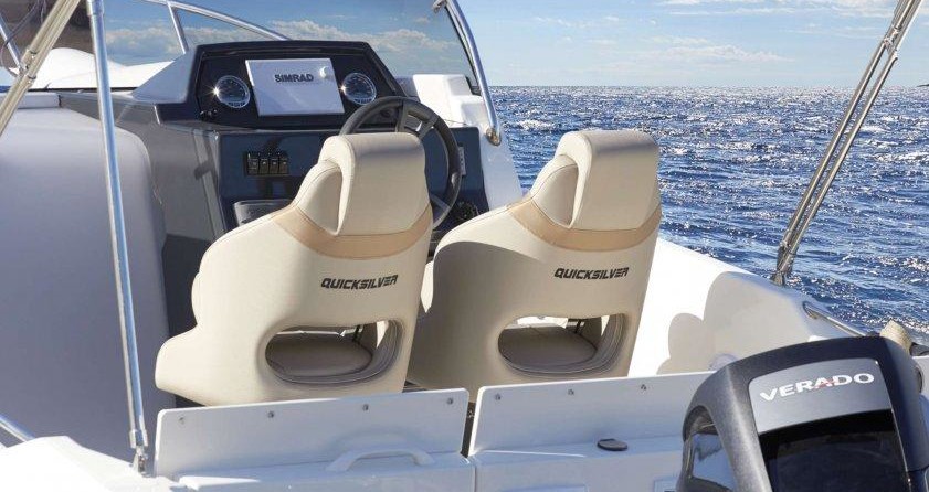 Quicksilver Activ 675 Sundeck