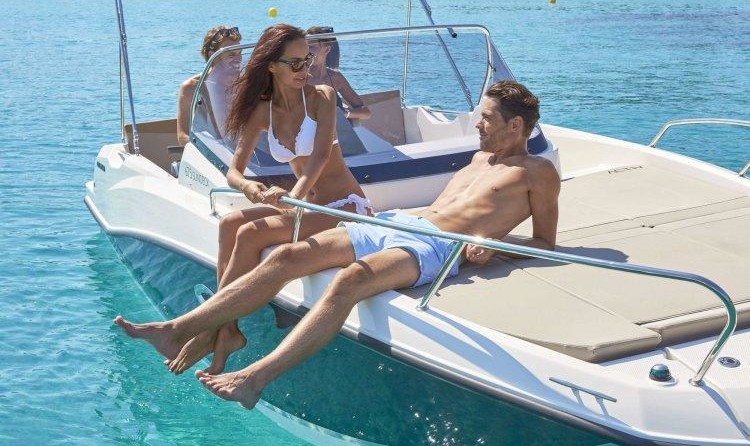 Quicksilver Activ 675 Sundeck