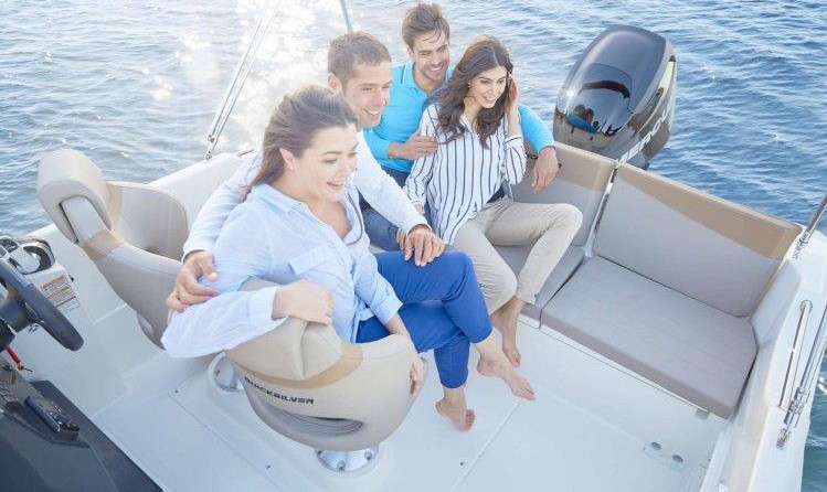 Quicksilver Activ 675 Sundeck