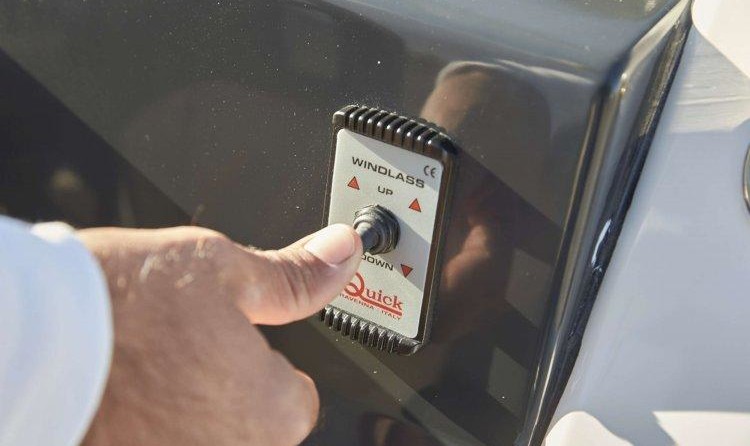 Quicksilver Activ 675 Sundeck