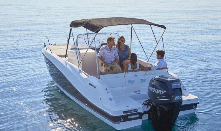 Quicksilver Activ 675 Sundeck