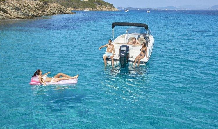 Quicksilver Activ 675 Sundeck