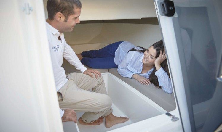 Quicksilver Activ 675 Sundeck