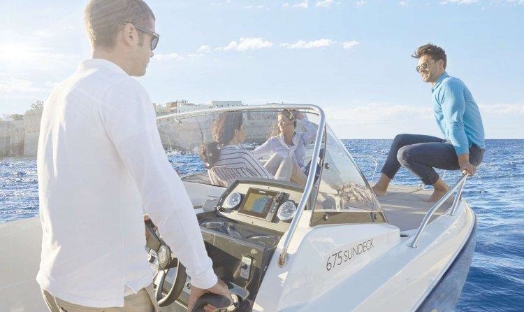 Quicksilver Activ 675 Sundeck