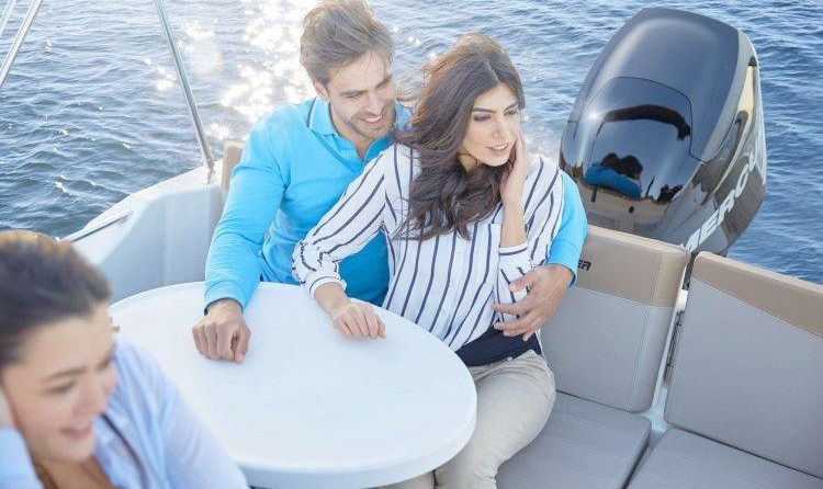 Quicksilver Activ 675 Sundeck