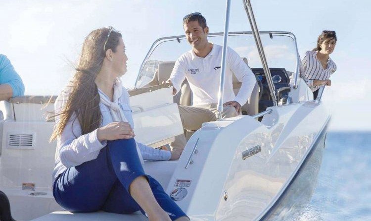 Quicksilver Activ 675 Sundeck