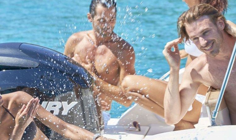 Quicksilver Activ 675 Sundeck