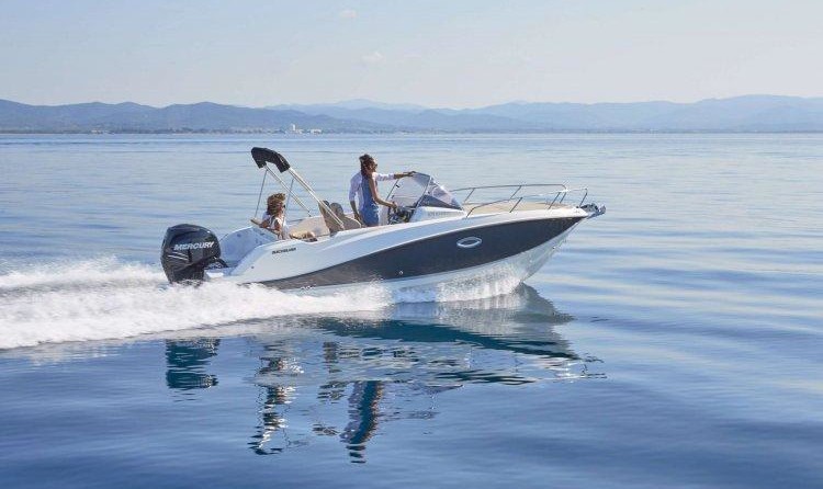 Quicksilver Activ 675 Sundeck