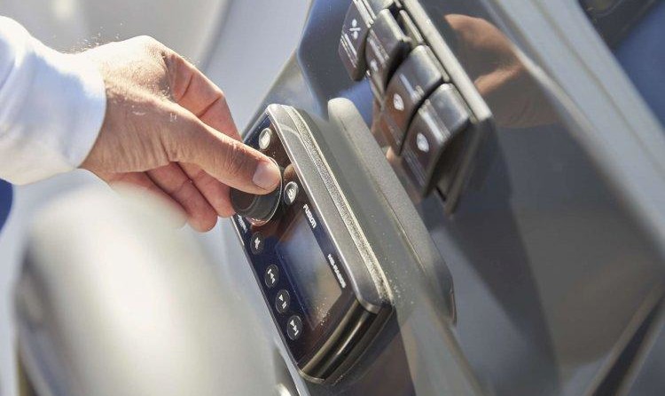 Quicksilver Activ 675 Sundeck