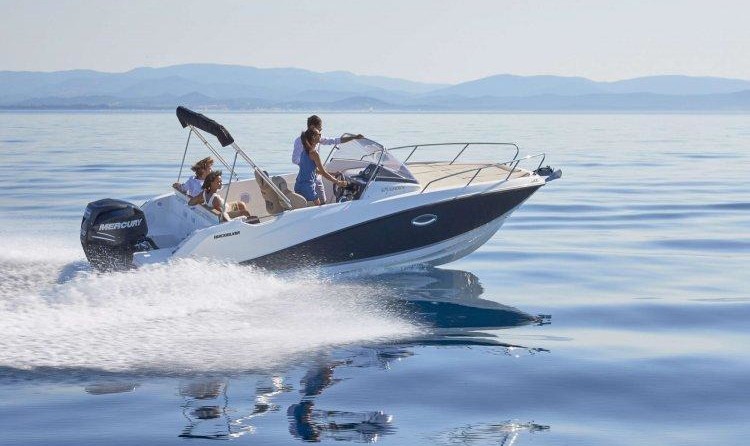 Quicksilver Activ 675 Sundeck