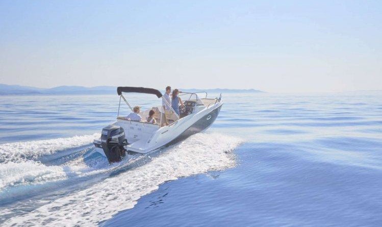 Quicksilver Activ 675 Sundeck
