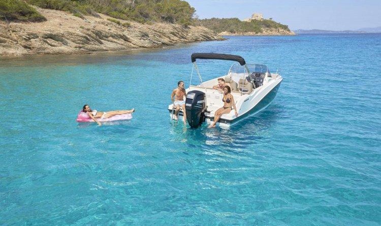 Quicksilver Activ 675 Sundeck