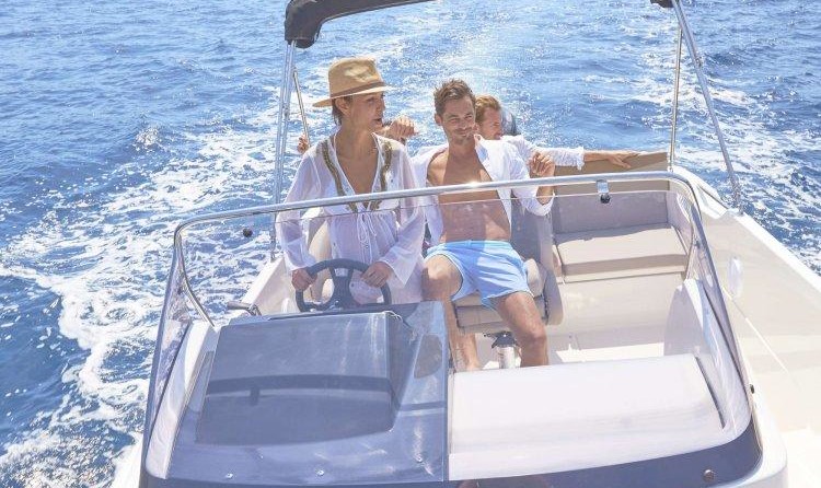 Quicksilver Activ 675 Sundeck