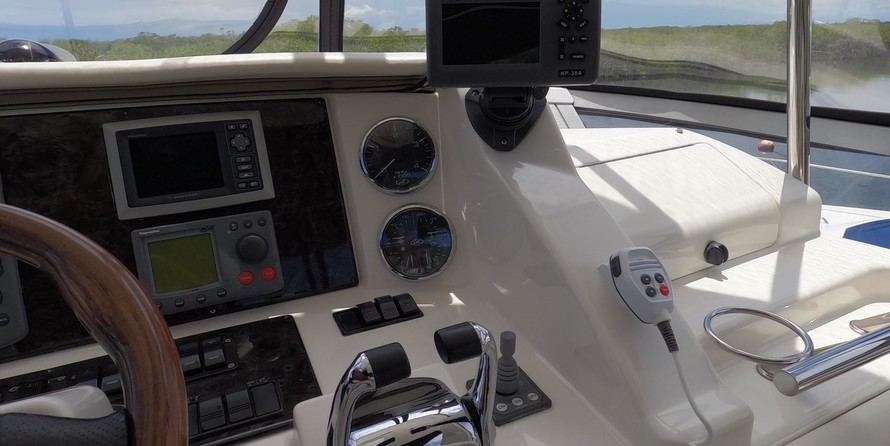 Sea ray sedan bridge