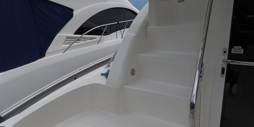 Sea ray sedan bridge