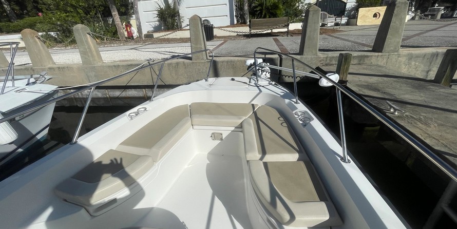 Boston Whaler 270 Dauntless