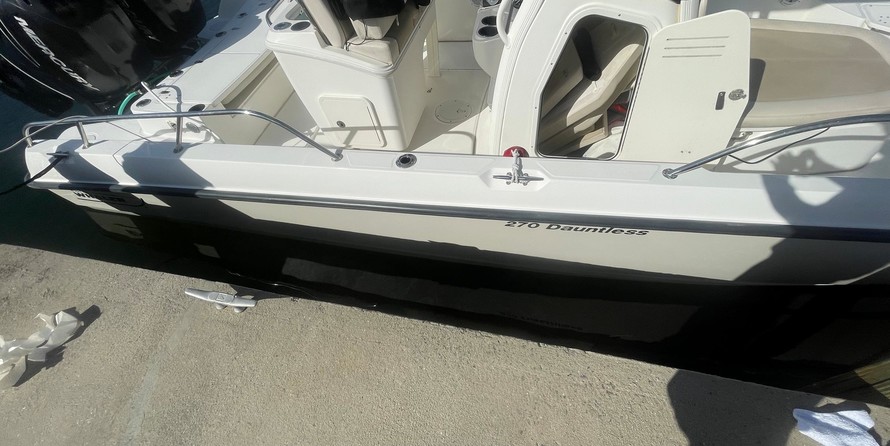 Boston Whaler 270 Dauntless