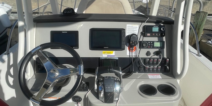 Boston Whaler 270 Dauntless