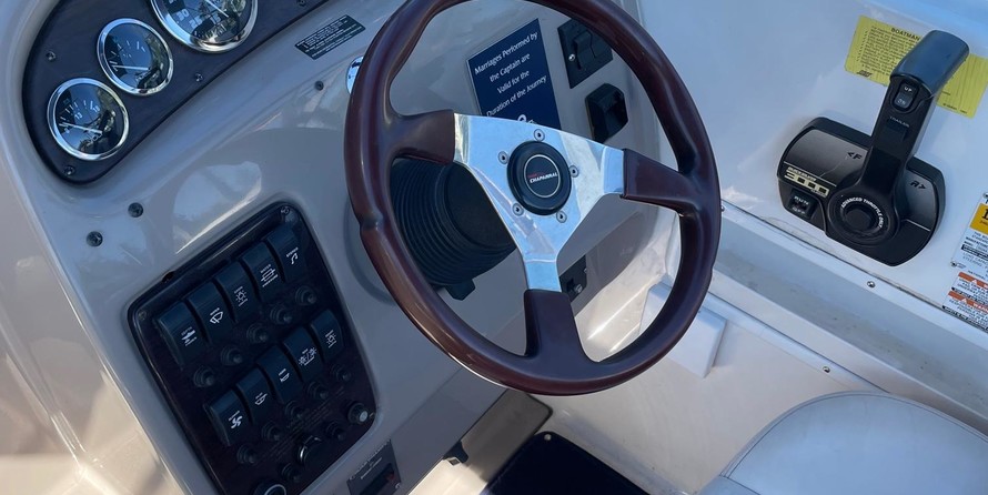 Chaparral 240 Signature