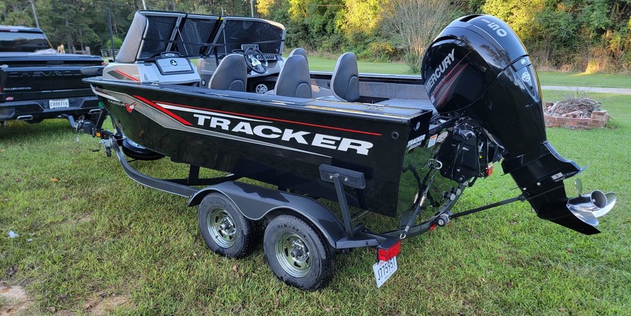 Tracker Targa V-18 WT