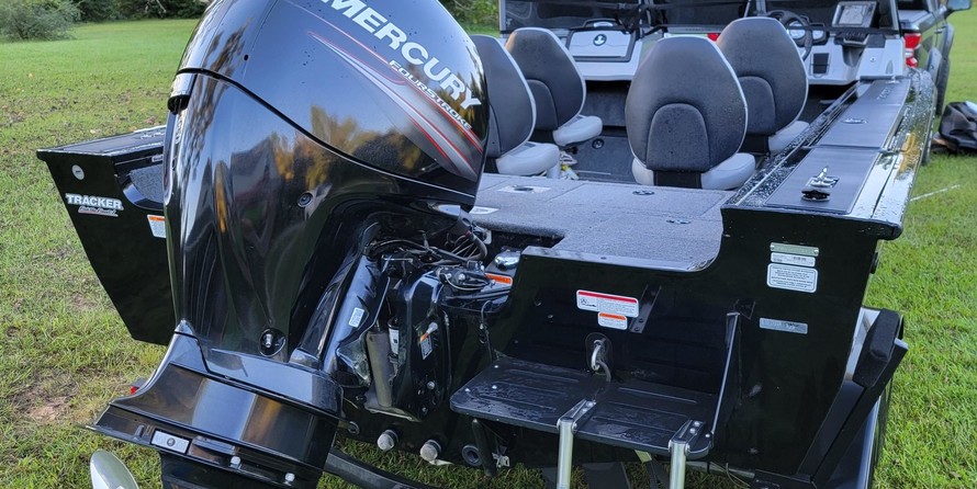 Tracker Targa V-18 WT