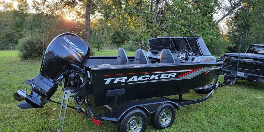 Tracker Targa V-18 WT