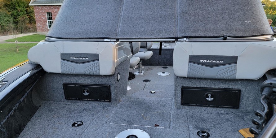 Tracker Targa V-18 WT