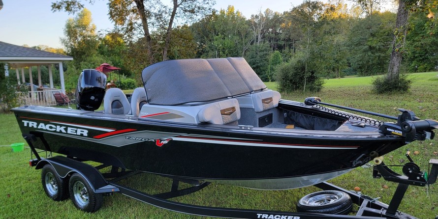 Tracker Targa V-18 WT