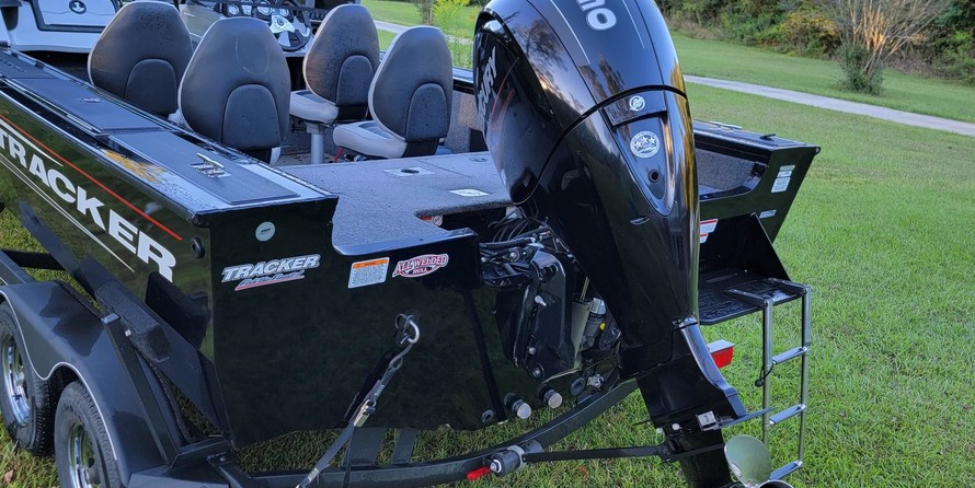 Tracker Targa V-18 WT