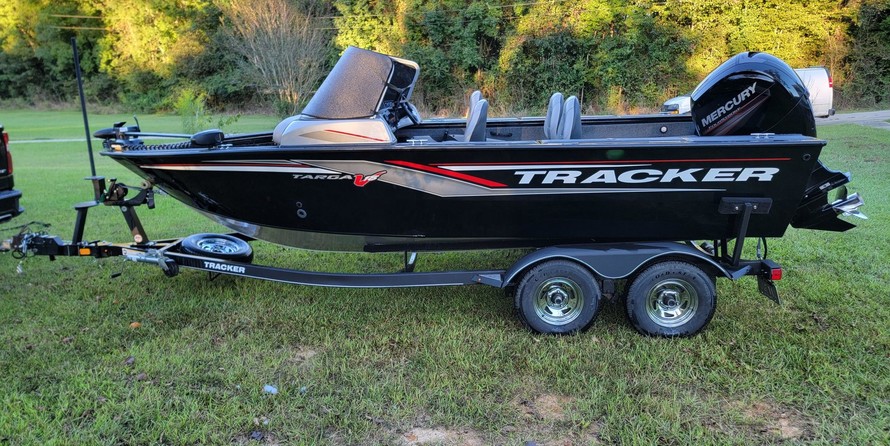 Tracker Targa V-18 WT